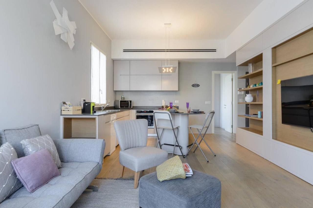 Italian Design In Rotchild /habima Tel Aviv